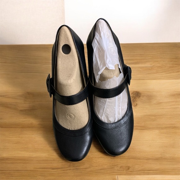 Life Stride Shoes - Life Stride women’s Black Mary Jane heels